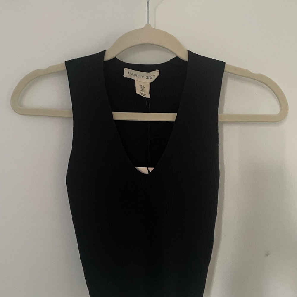 Low-cut Black Top